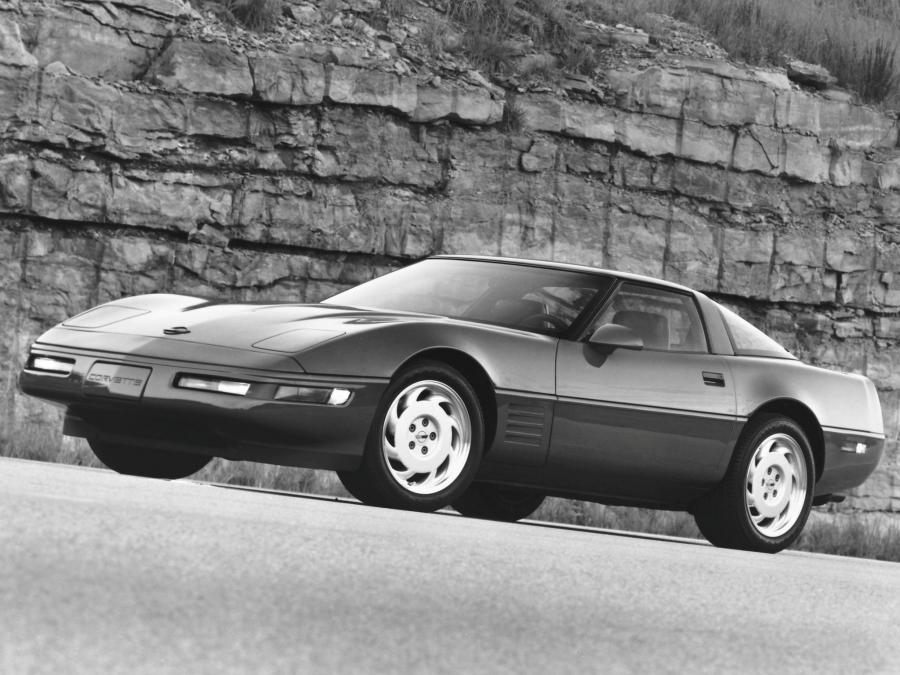  Chevrolet Corvette Coupe 1983 года  (фото 10 из 26)